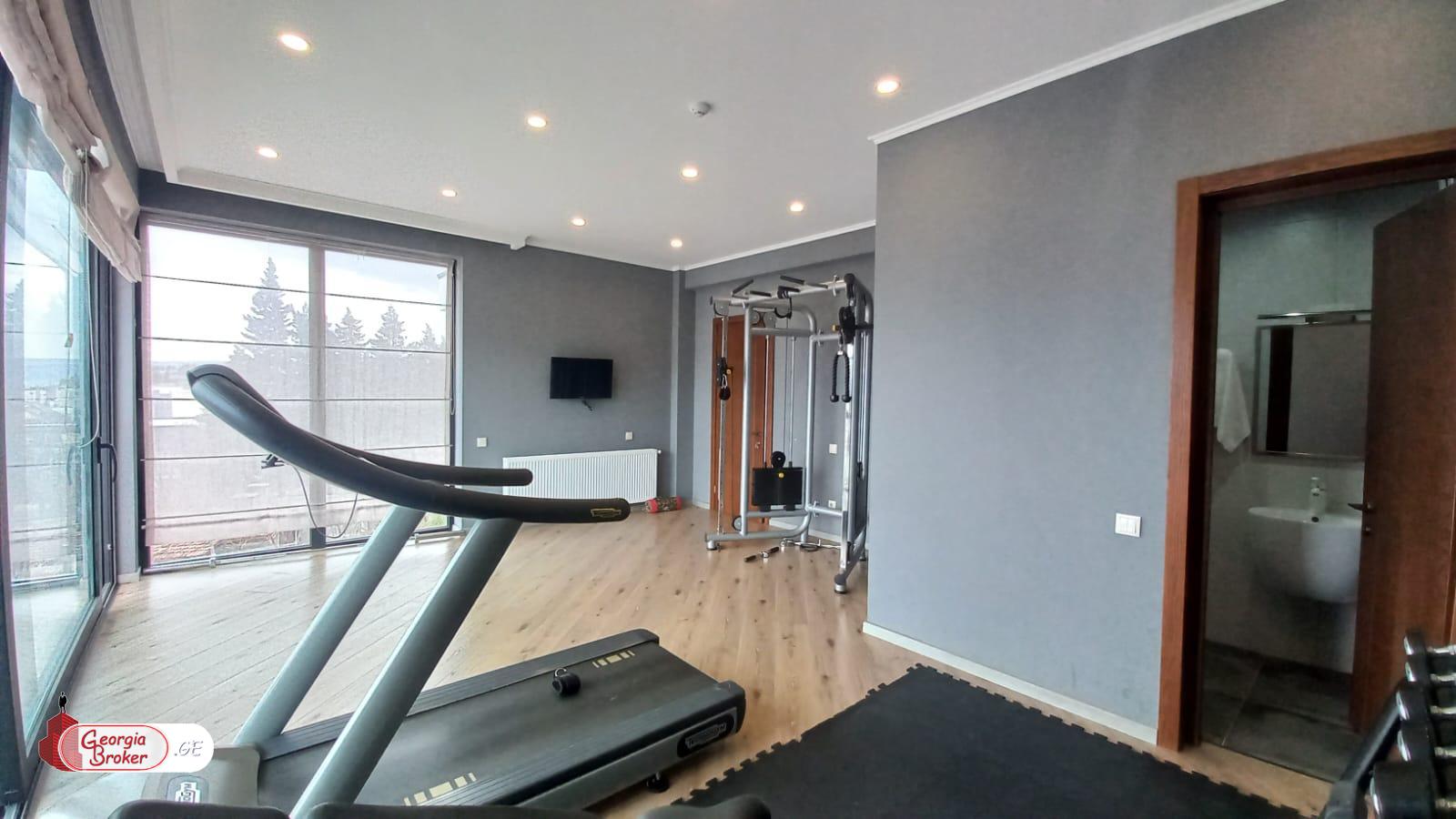 იყიდება ახალი გარემონტებული 12 ოთახიანი სახლი ქოშიგორაზე